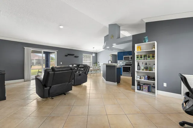 $385,000 | 314 Southwest De Gouvea Terrace, Port St. Lucie, FL 34984