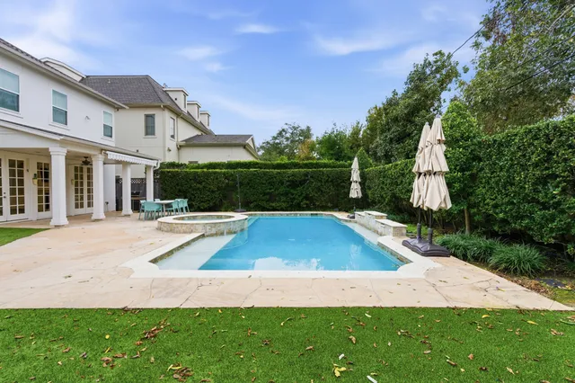 $1,899,000 | 4525 Braeburn Drive, Bellaire, TX 77401