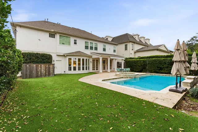 $1,899,000 | 4525 Braeburn Drive, Bellaire, TX 77401