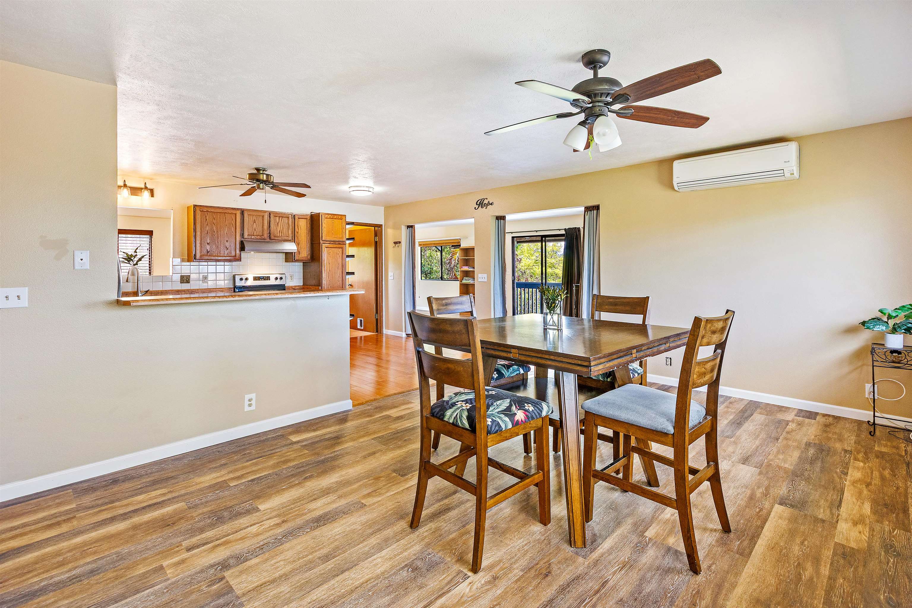 31 Pualu Loop Lahaina, HI 96761 - Photo 2 of 40 a dining room with furniture and window