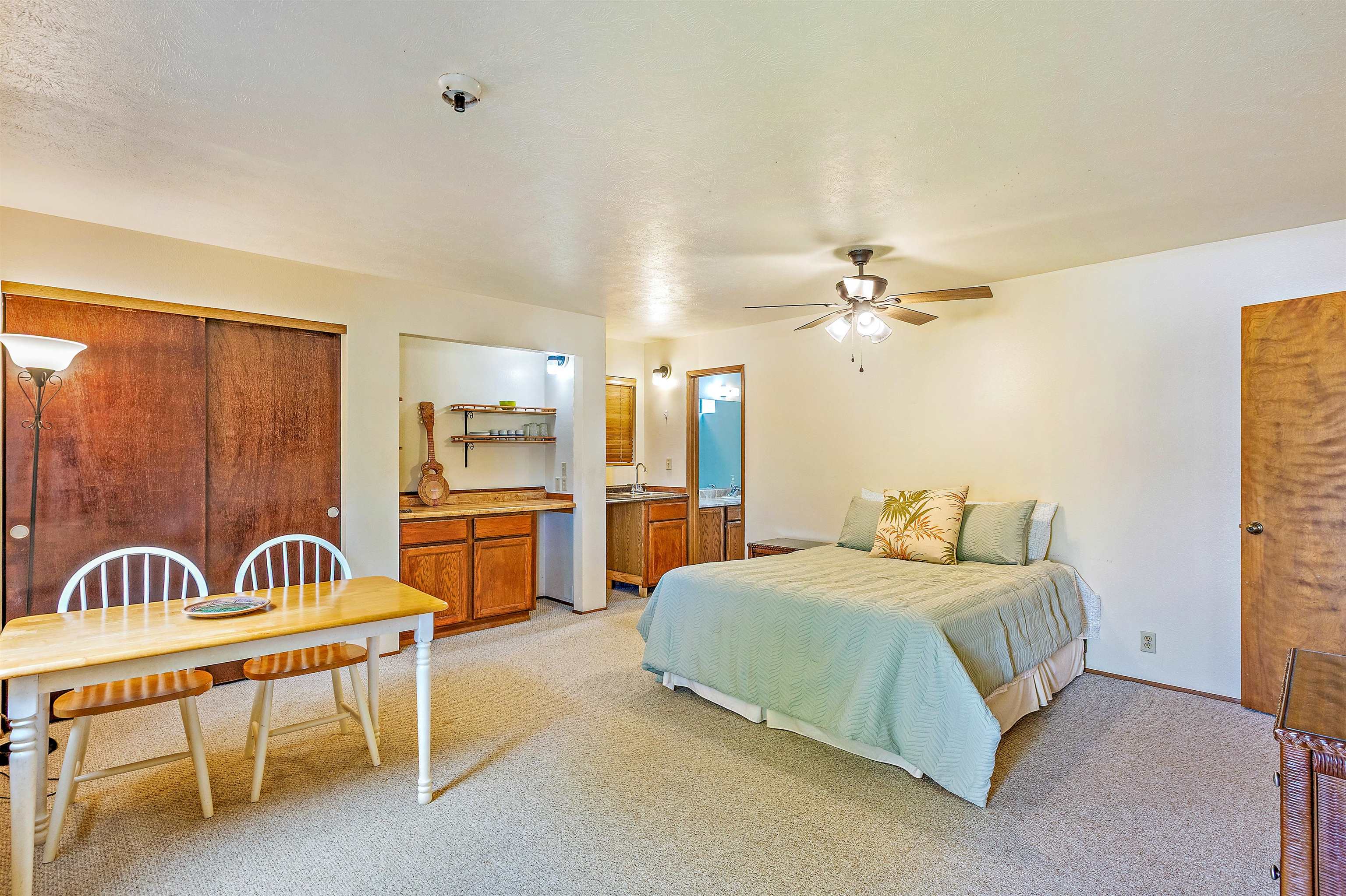 31 Pualu Loop Lahaina, HI 96761 - Photo 28 of 40 a bedroom with a bed and a chandelier