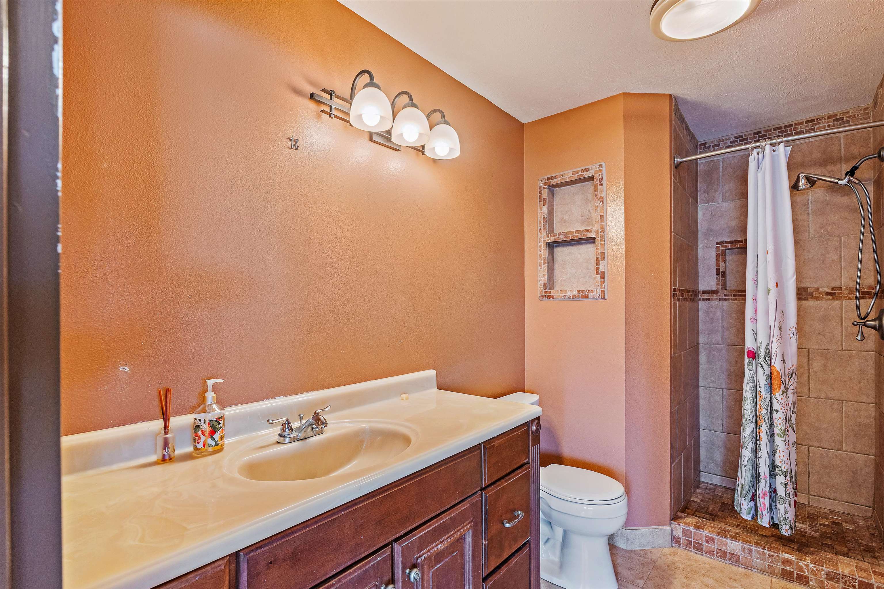 31 Pualu Loop Lahaina, HI 96761 - Photo 36 of 40 a bathroom with a sink toilet and shower