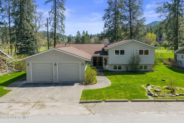 $585,000 | 301 Woodland Drive, Pinehurst, ID 83850