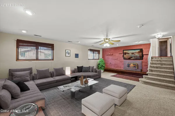 $585,000 | 301 Woodland Drive, Pinehurst, ID 83850