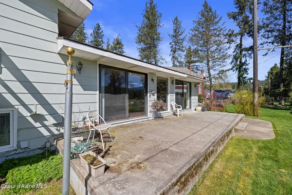 $585,000 | 301 Woodland Drive, Pinehurst, ID 83850