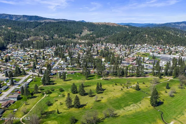 $585,000 | 301 Woodland Drive, Pinehurst, ID 83850