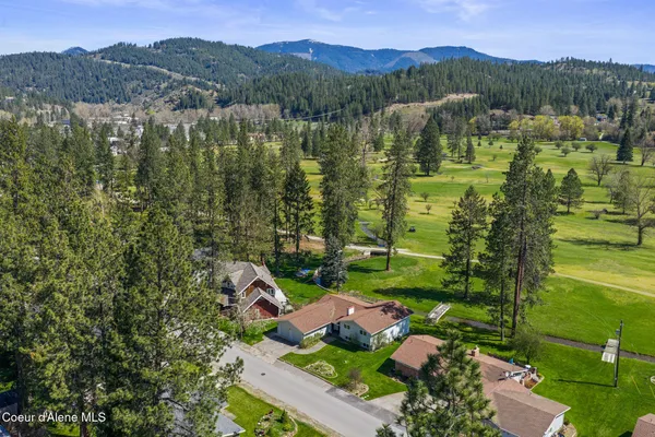 $585,000 | 301 Woodland Drive, Pinehurst, ID 83850