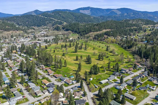 $585,000 | 301 Woodland Drive, Pinehurst, ID 83850