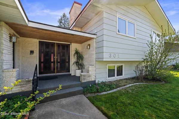 $585,000 | 301 Woodland Drive, Pinehurst, ID 83850
