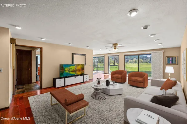 $585,000 | 301 Woodland Drive, Pinehurst, ID 83850