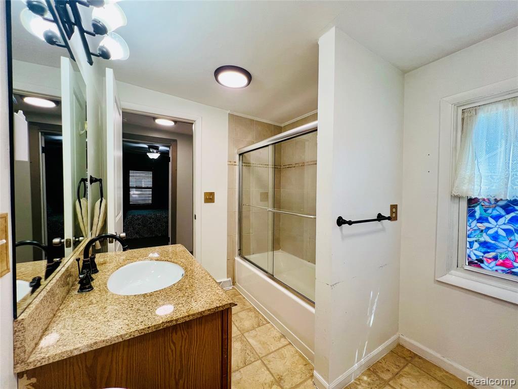 2657 Emmons Avenue Rochester Hills, MI 48307 - Photo 15 of 25