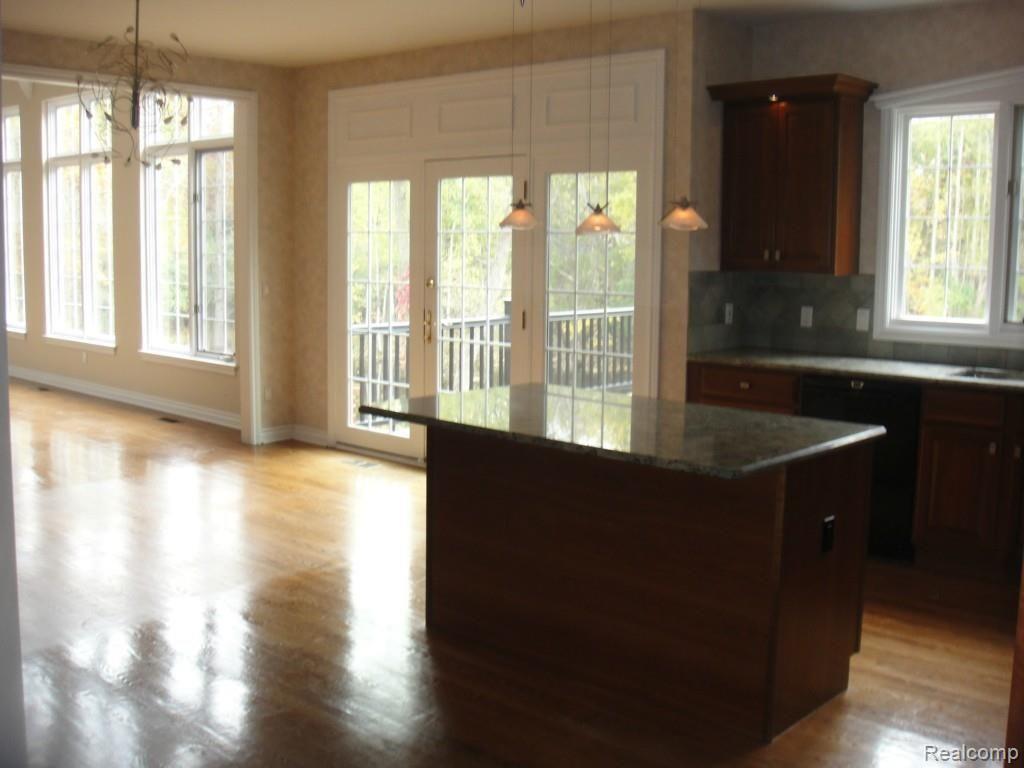 2901 Cranbrook Ridge Court Rochester, MI 48306 - Photo 12 of 22 DSC01604.jpg
