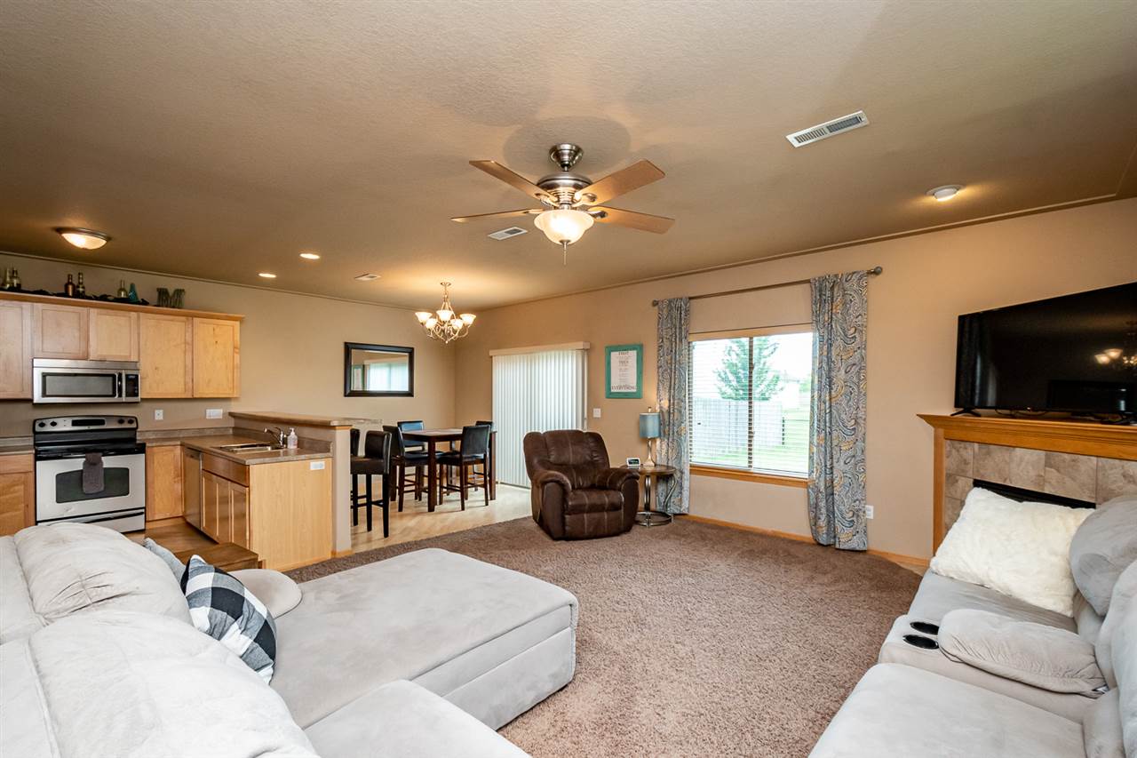 205 South Park Ridge Road North Liberty, IA 52317 - Photo 4 of 24 Gallery Image 4