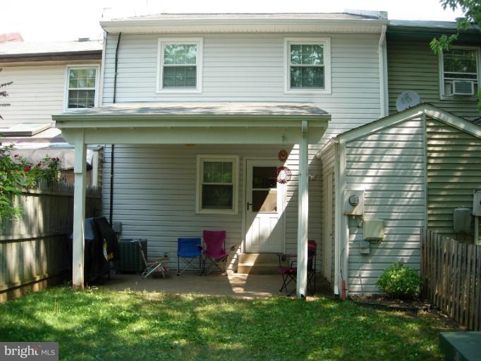 327 Rock Spring Drive Southwest Leesburg, VA 20175 - Photo 2 of 19 Exterior (Rear)
