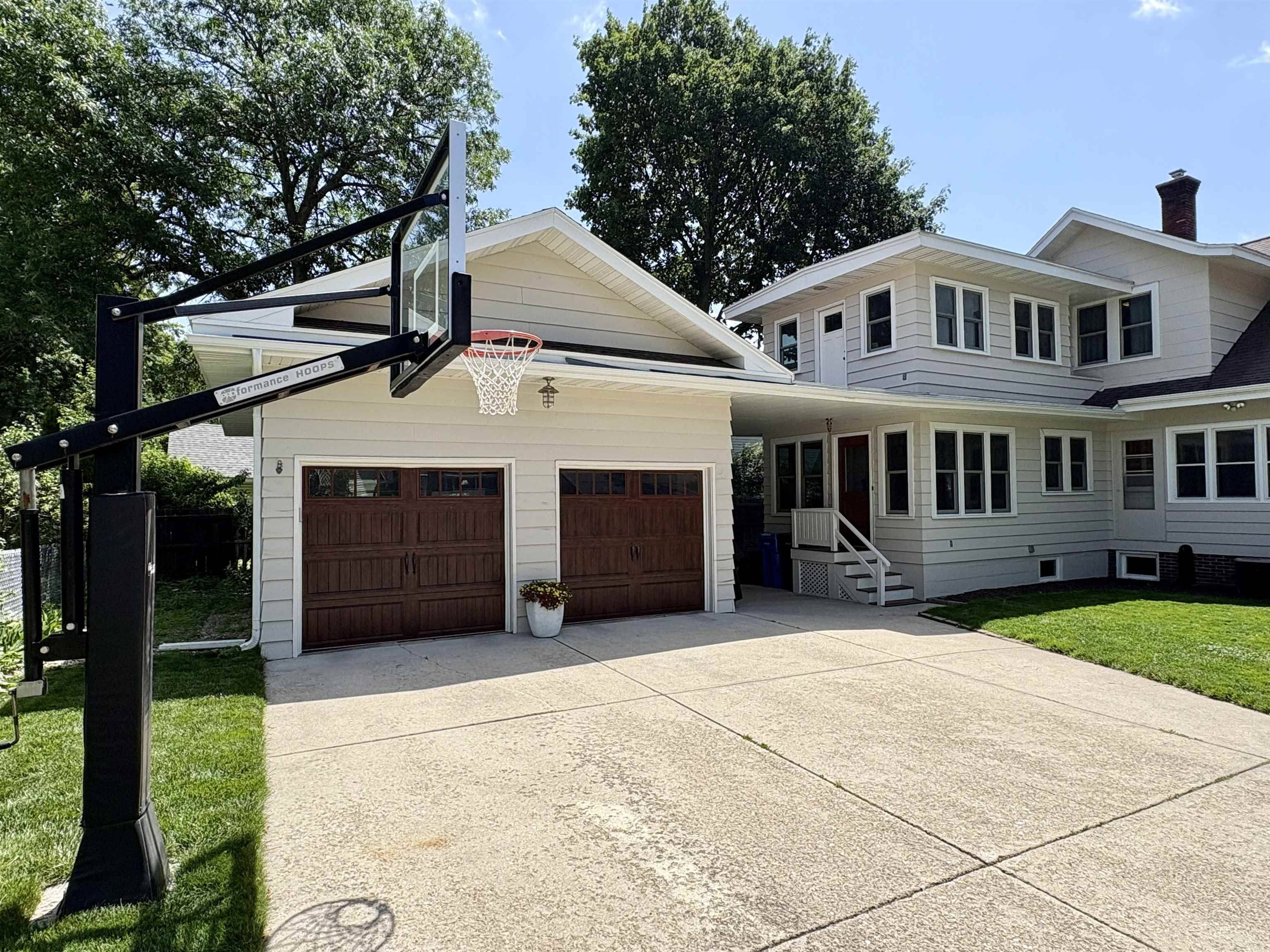7226 Hubbard Avenue Middleton, WI 53562 - Photo 13 of 54