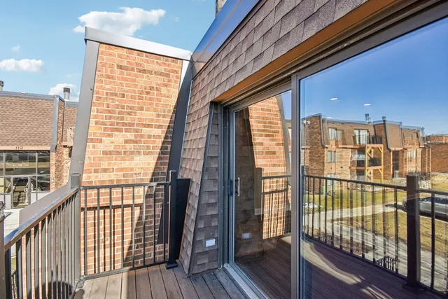 $210,000 | 108 Mullingar Court, Unit 2D, Schaumburg, IL 60193