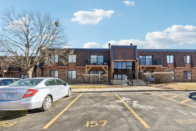 $210,000 | 108 Mullingar Court, Unit 2D, Schaumburg, IL 60193