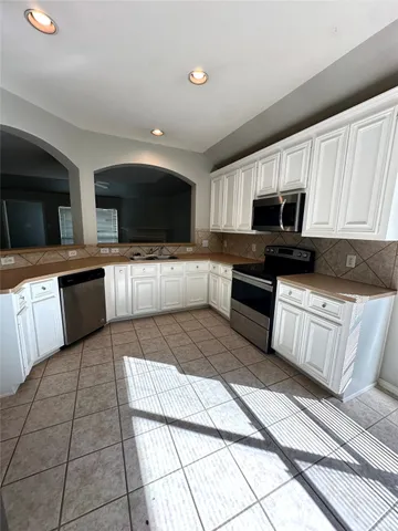 $2,300 | 22014 Gold Leaf Trail, Cypress, TX 77433