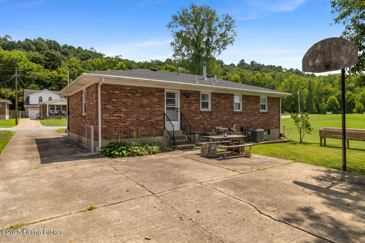 5616 Mcdeane Road Louisville, KY 40216 - Photo 37 of 43 5616 Mcdeane Rd - 43