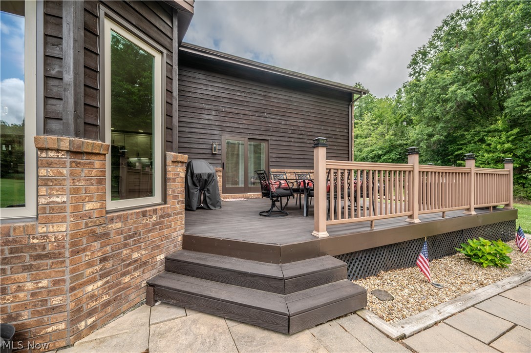 405 Airport Road Northwest Warren, OH 44481 - Photo 42 of 50 Expansive outdoor deck featuring composite decking, matching railings, and integrated steps