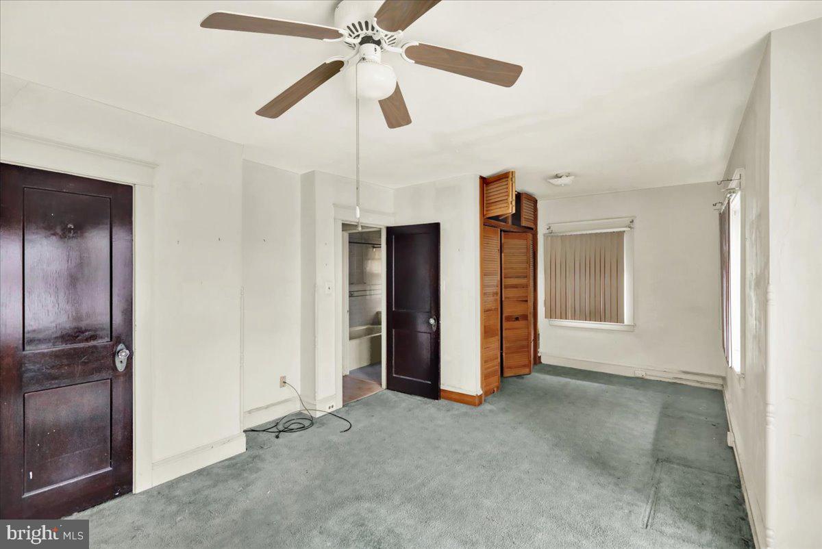 1525 North 14th Street Reading, PA 19604 - Photo 14 of 28 an empty room with closet and a ceiling fan