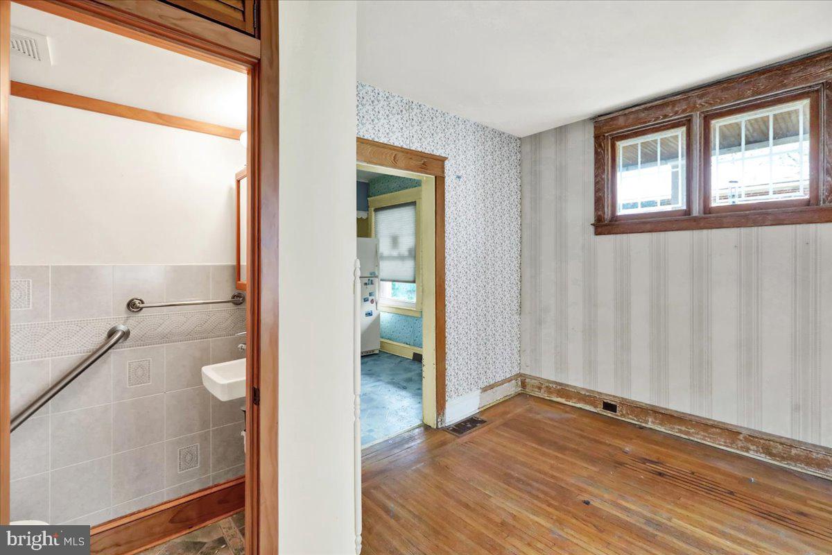 1525 North 14th Street Reading, PA 19604 - Photo 21 of 28 a view of a bathroom from a hallway