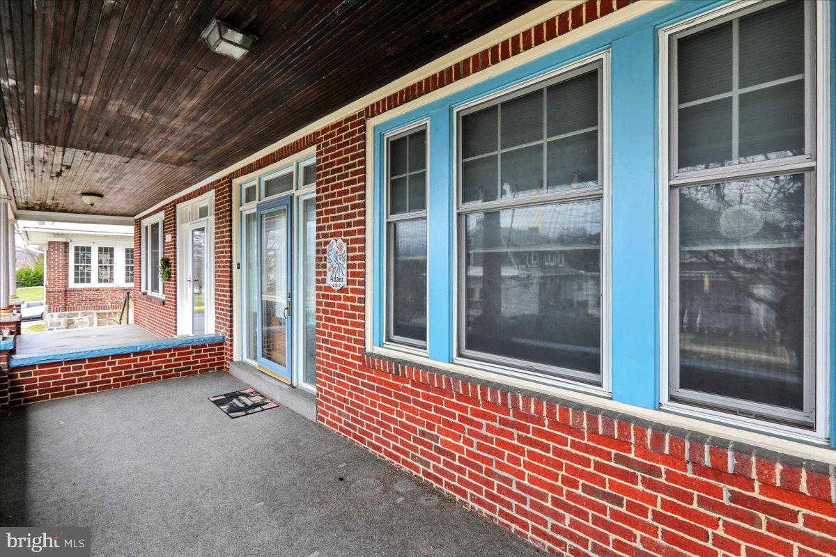 1525 North 14th Street Reading, PA 19604 - Photo 4 of 28 a view of a brick house with a large window