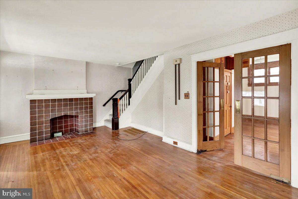 1525 North 14th Street Reading, PA 19604 - Photo 5 of 28 a view of empty room with wooden floor and fireplace