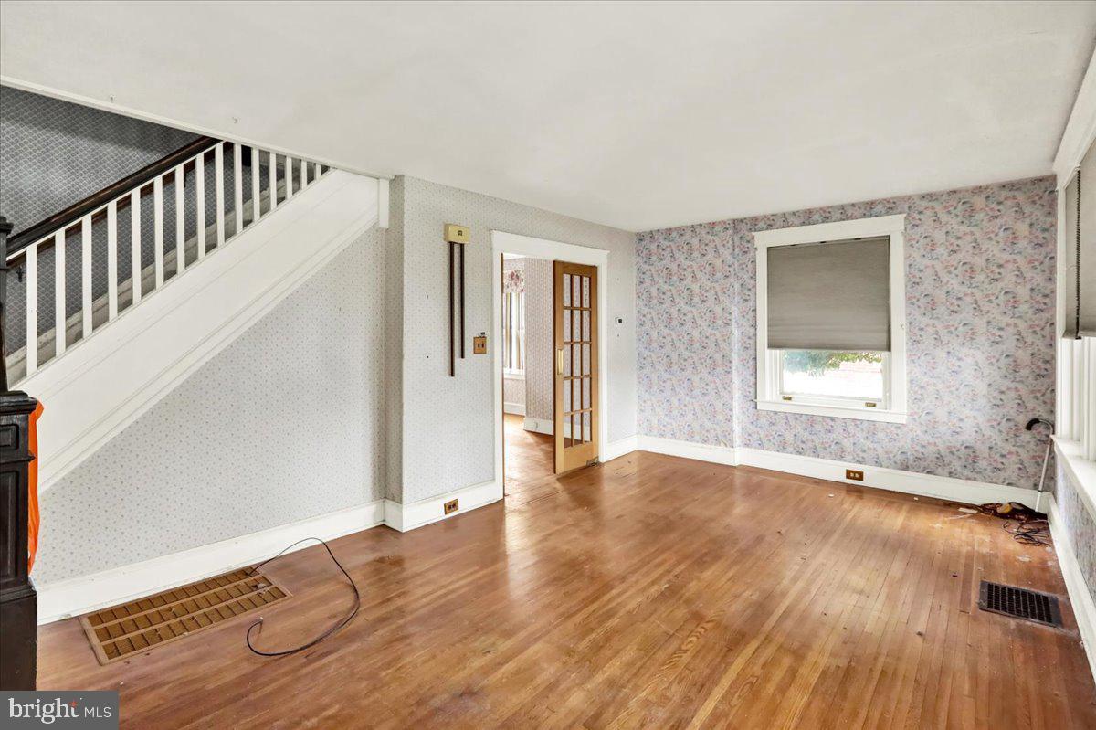 1525 North 14th Street Reading, PA 19604 - Photo 7 of 28 a view of an empty room with wooden floor and a window