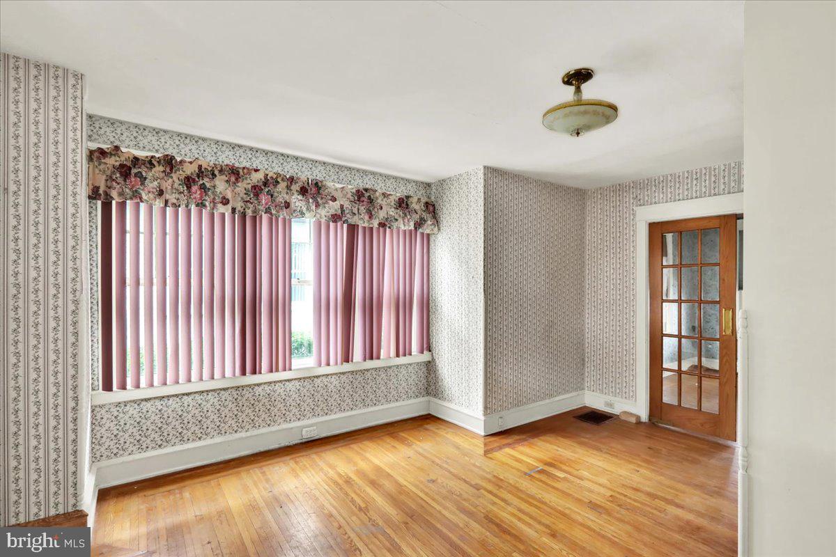 1525 North 14th Street Reading, PA 19604 - Photo 9 of 28 an empty room with wooden floor and windows