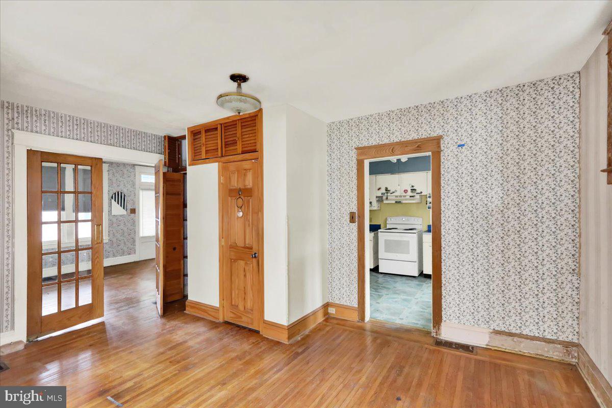 1525 North 14th Street Reading, PA 19604 - Photo 10 of 28 wooden floor in an empty room with a window