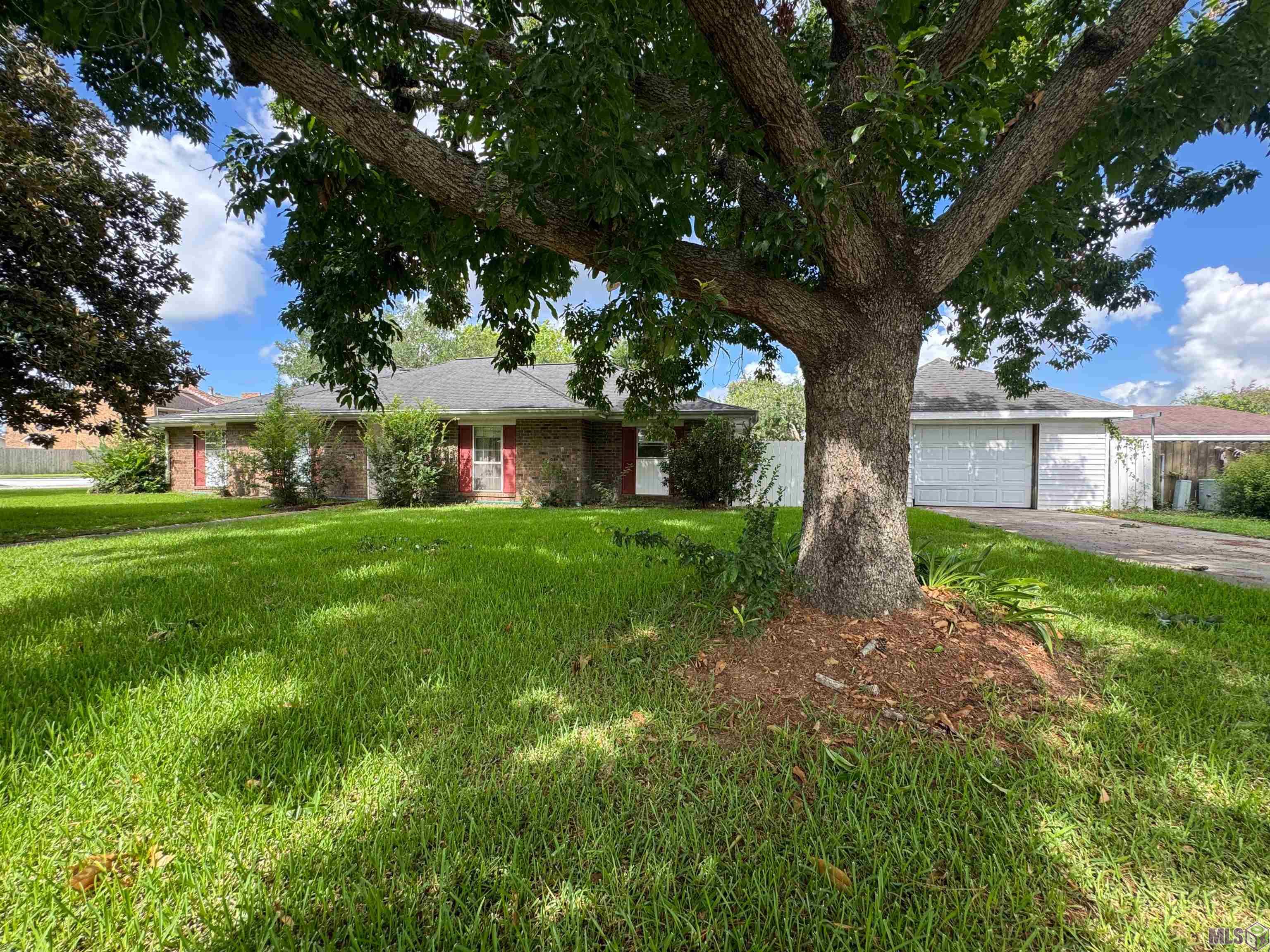 305 Snead Street Berwick, LA 70342 - Photo 1 of 13