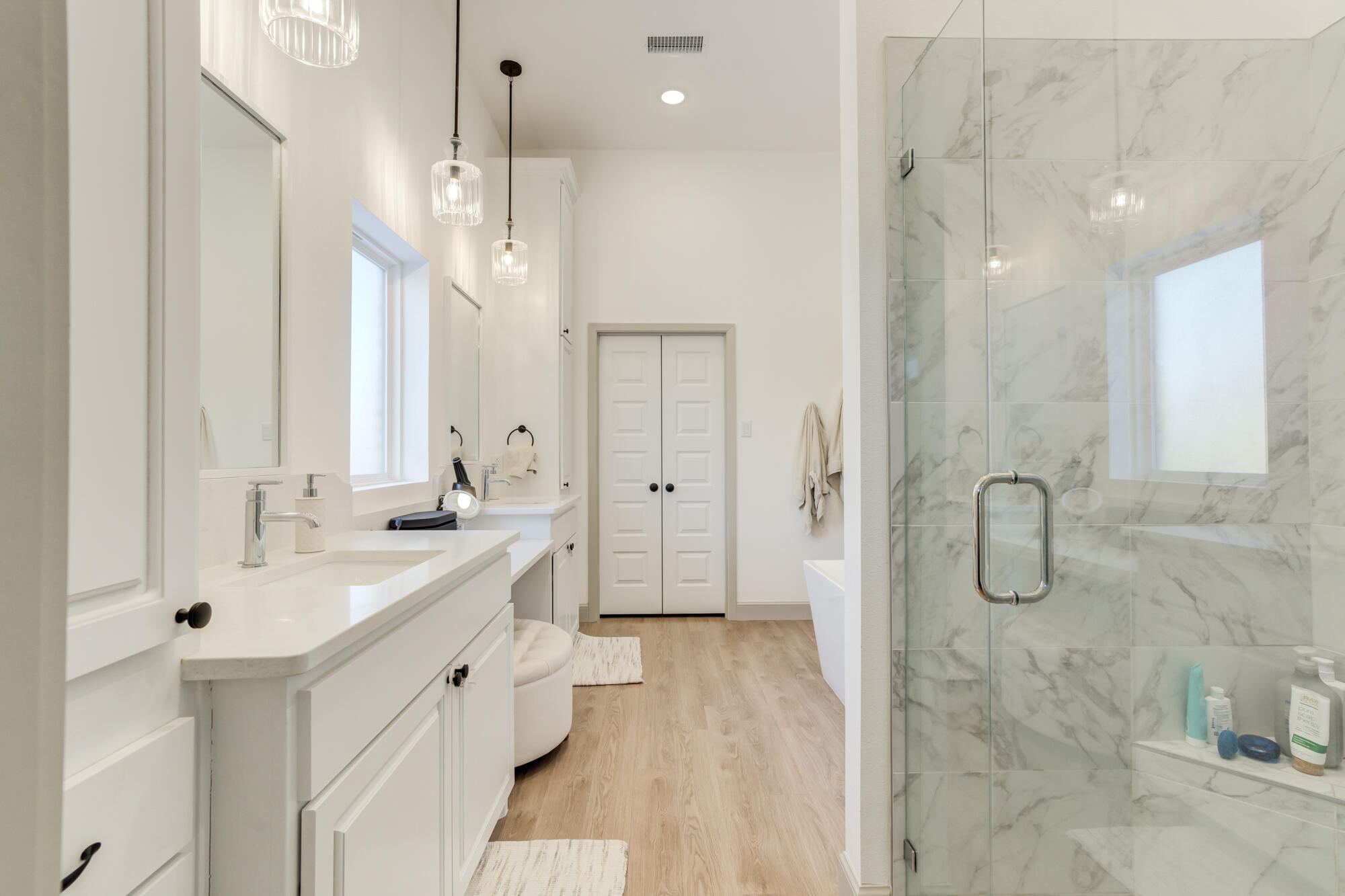 4018 137th Street Lubbock, TX 79423 - Photo 24 of 50 4018-137th-St_Lubbock-TX_10_Primary-Bath