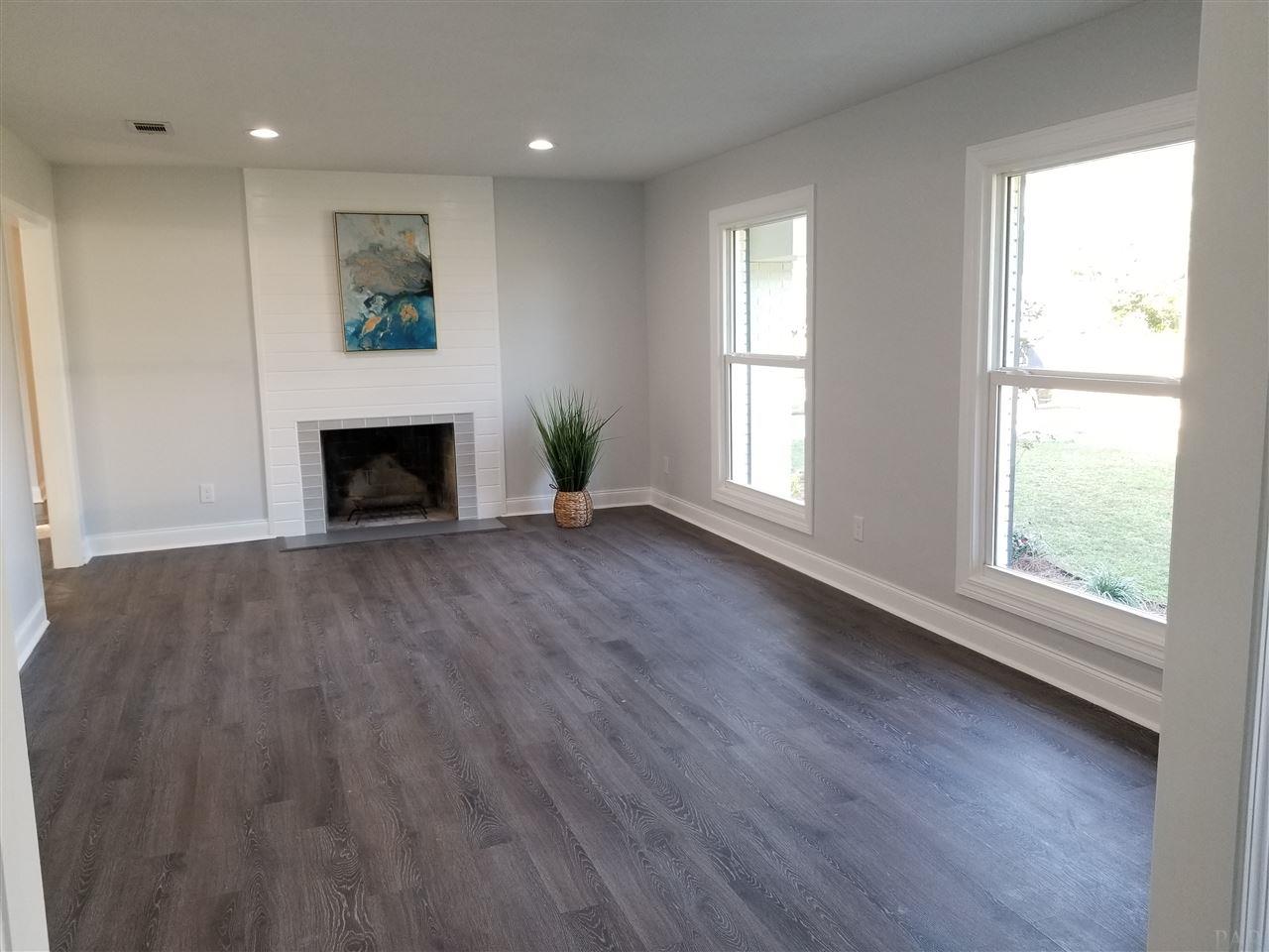 329 Gamarra Road Pensacola, FL 32503 - Photo 8 of 50 Gallery Image 8