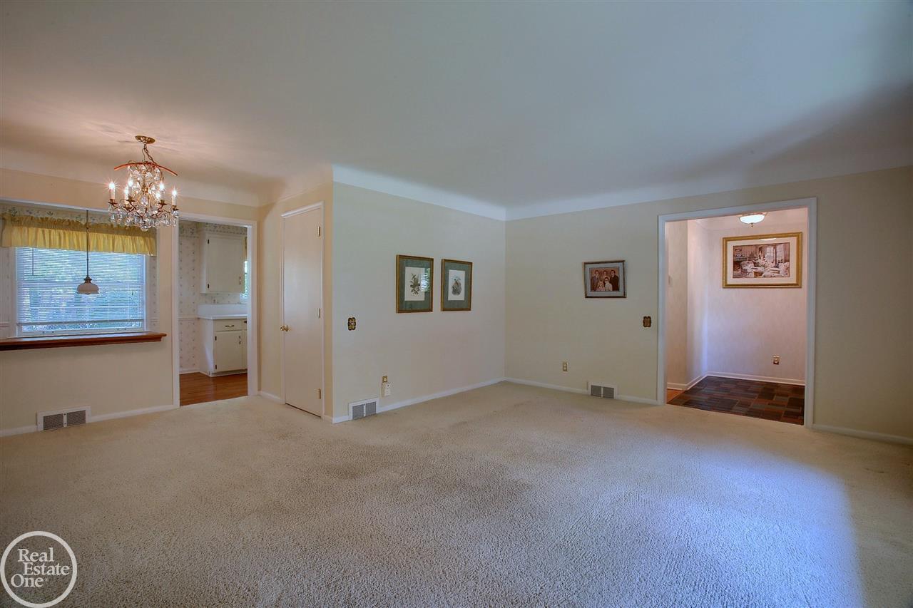 1680 Oxford Road Grosse Pointe, MI 48236 - Photo 4 of 30 50016375-3.JPG