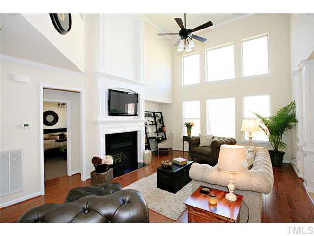 1002 Lakeview Road Durham, NC 27712 - Photo 4 of 22 Living Room
