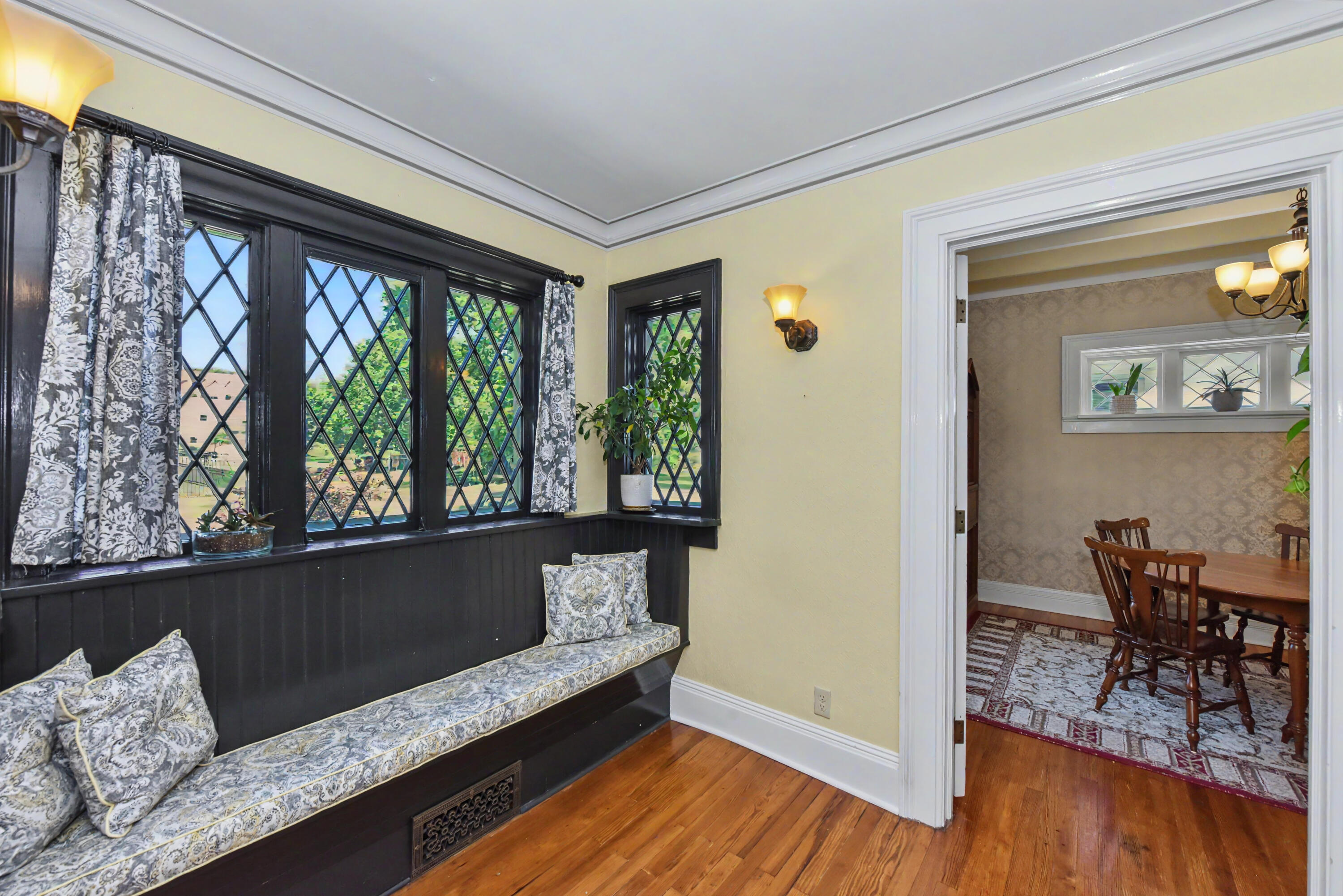 1213 College Avenue Racine, WI 53403 - Photo 7 of 54 DSC_9405