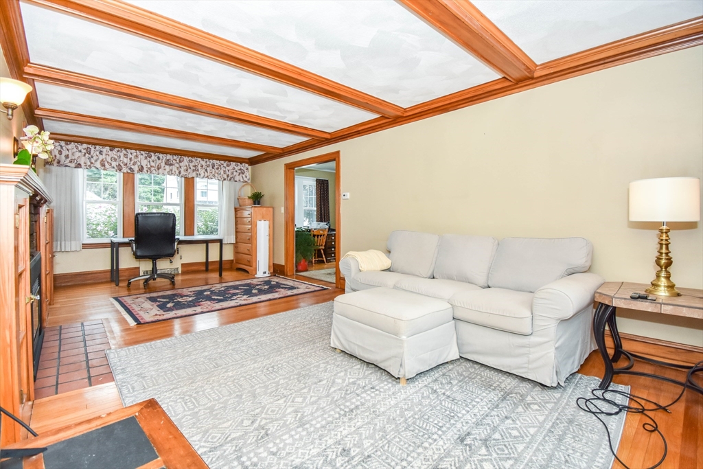 36 Whittier Road Medford, MA 02155 - Photo 3 of 26