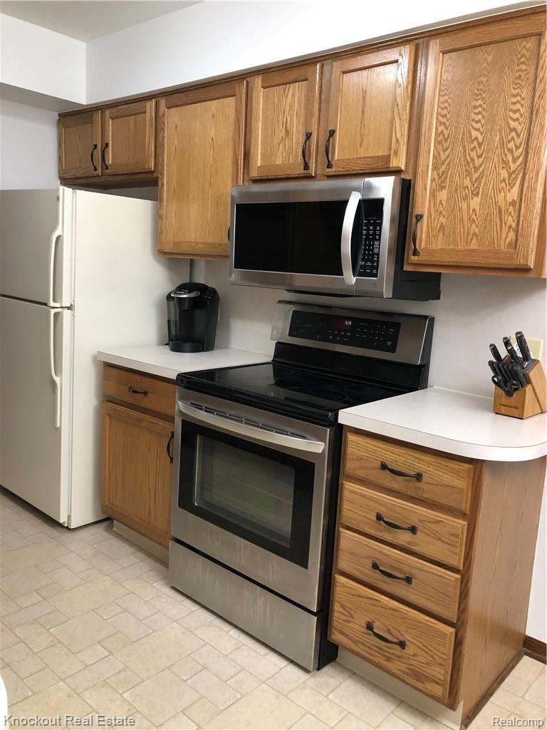 225 Churchgrove Road Frankenmuth, MI 48734 - Photo 6 of 20 Churchgrove 225 Listing Pics Kitchen 1.jpg