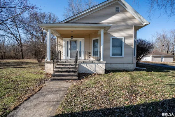 $215,000 | 401 North Jenette Avenue, Buckner, IL 62819