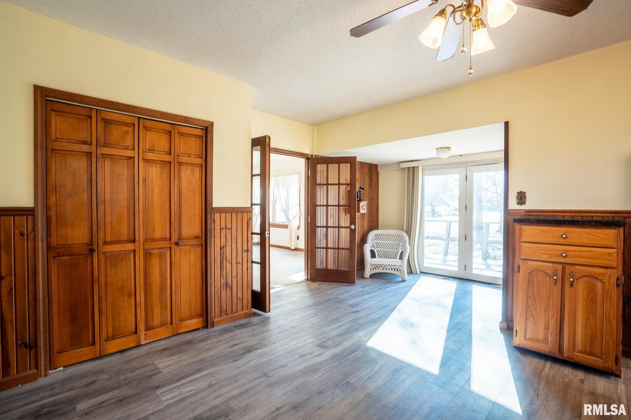 401 North Jenette Avenue Buckner, IL 62819 - Photo 11 of 53