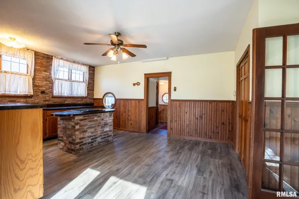 $215,000 | 401 North Jenette Avenue, Buckner, IL 62819
