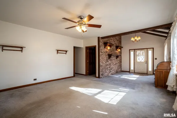 $215,000 | 401 North Jenette Avenue, Buckner, IL 62819