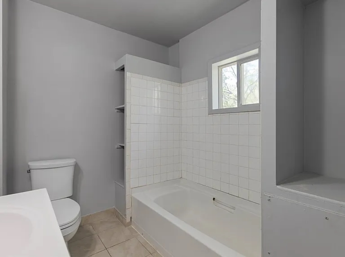453 Water Street Joliet, IL 60436 - Photo 11 of 14 a bathroom with a toilet and bathtub