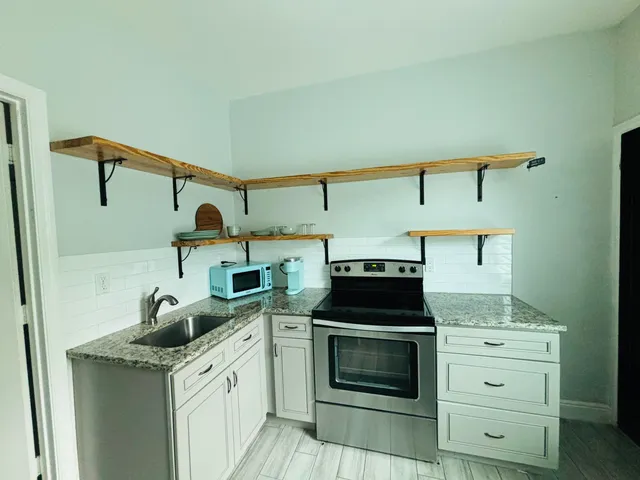 $2,500 | 1036 Francis Street, West Palm Beach, FL 33405