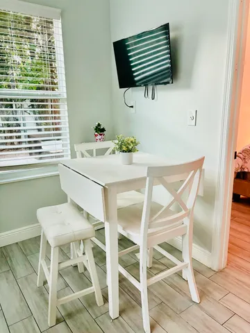 $2,500 | 1036 Francis Street, West Palm Beach, FL 33405