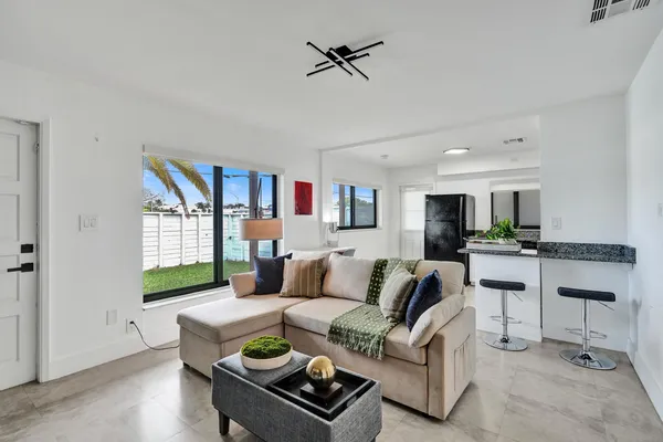 $2,000 | 2506 Northeast 16th Avenue, Wilton Manors, FL 33305