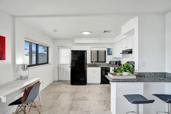 $2,000 | 2506 Northeast 16th Avenue, Wilton Manors, FL 33305