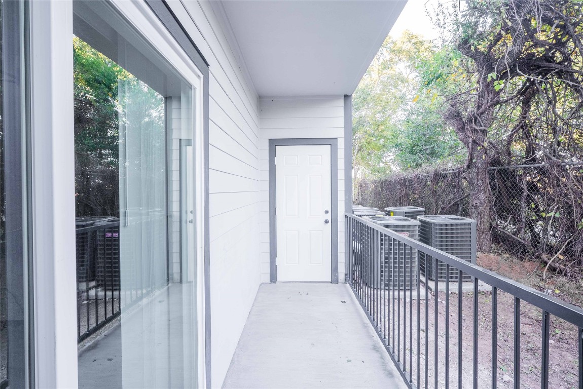 2101 Reinke Road, Unit 8103 Waller, TX 77484 - Photo 13 of 24 a view of a balcony