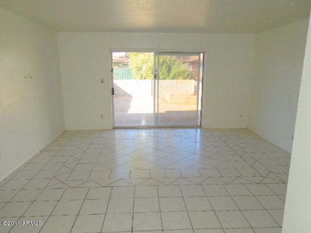 3938 West Bethany Home Road Phoenix, AZ 85019 - Photo 3 of 17 Living Room